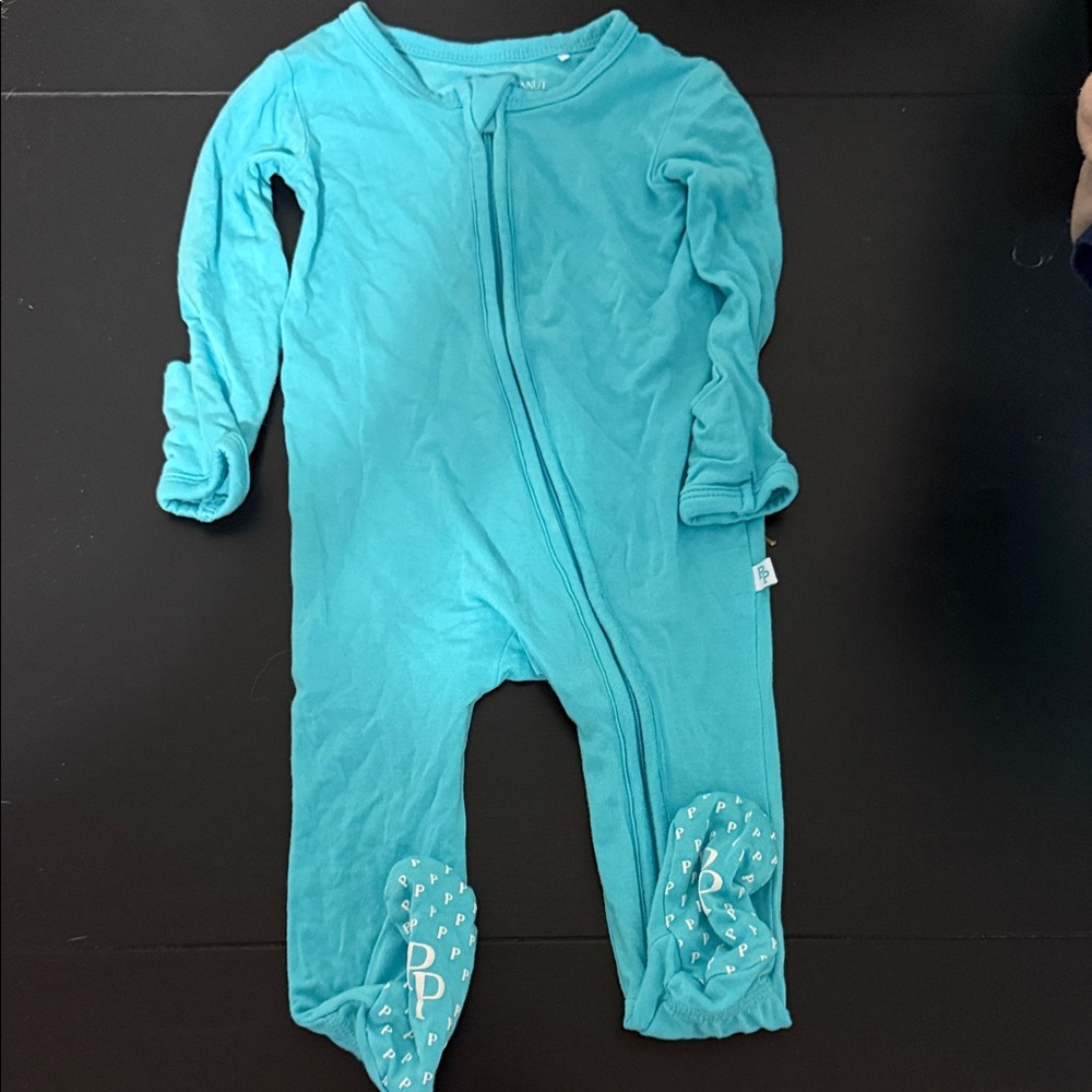 Posh peanut  blue footie